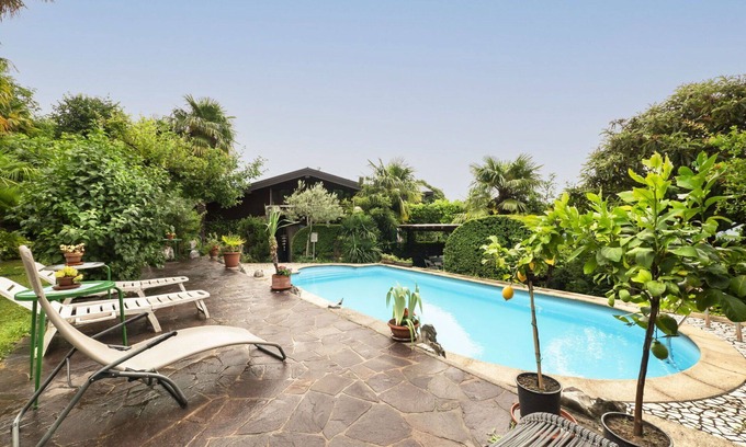 Vito d'Asio Apartamento | Acogedor apartamento para 4 personas con A/C, WIFI, piscina, TV, patio y mascotas permitida