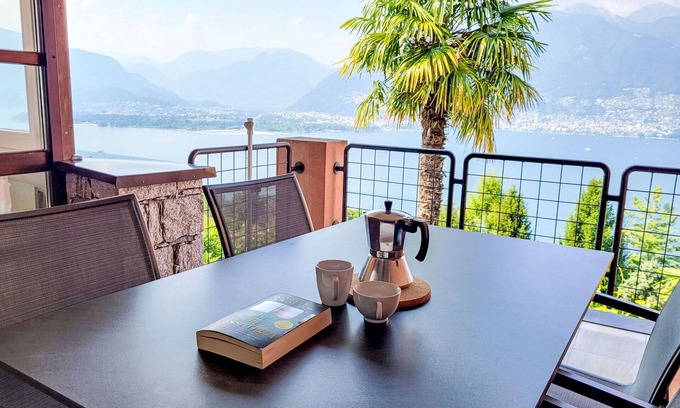 Vira Apartamento | Bonito apartamento para 5 personas con piscina, WIFI, TV y patio