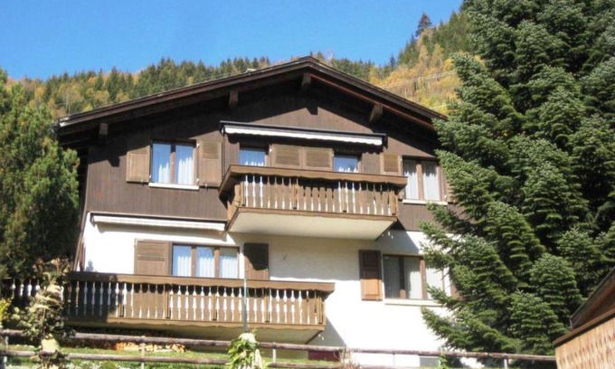 Sedrun Apartamento | Cosy apartment for 5 people with TV, balcony and parking