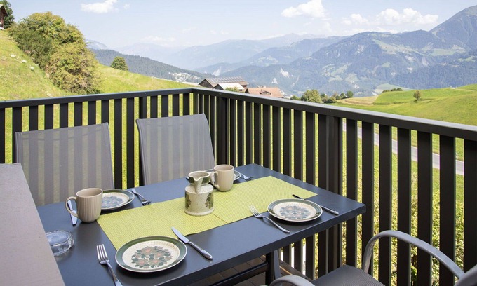 Falera Apartamento | Precioso apartamento para 6 personas con WIFI, piscina, TV, balcón y vista panorámica