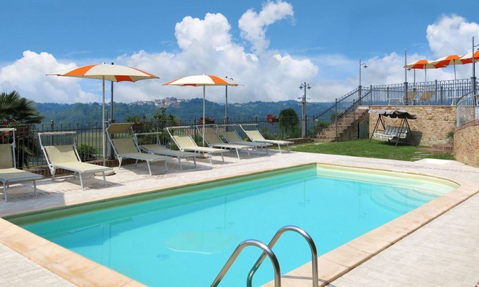 Cossombrato Apartamento | Hermoso apartamento para 4 personas con piscina, WIFI, TV, patio y mascotas permitida