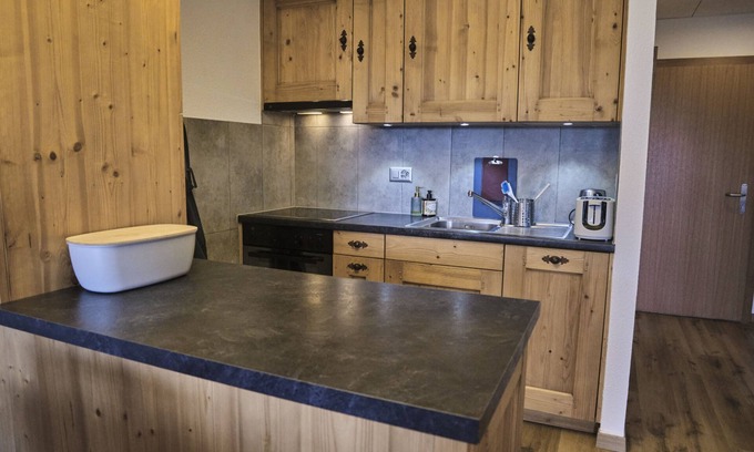 Riddes Apartamento | Cosy Apartment in the Centre of Town With Views and Parking