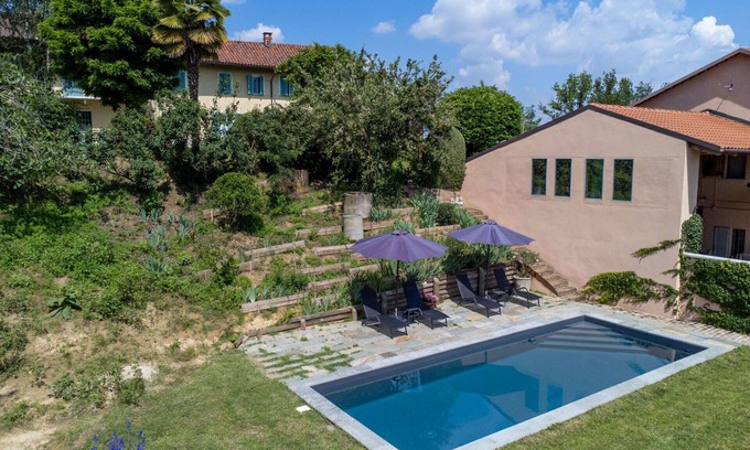 Cortazzone Casa | Precioso apartamento en villa para 2 personas con piscina, TV, terraza y vista panorámica