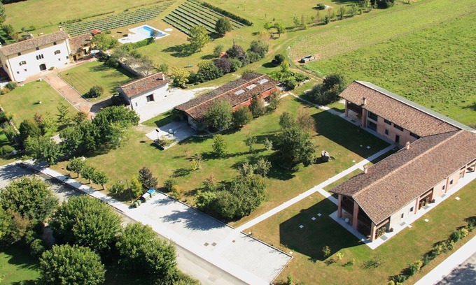 Povoletto Casa | Bonito apartamento en villa para 4 personas con A/C, piscina, WIFI, TV, terraza y mascotas permitida