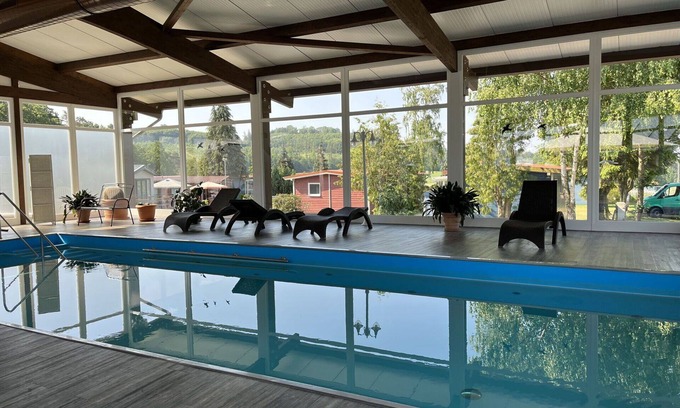 Bad Emstal Casa | Acogedor apartamento en villa para 5 personas con piscina, WIFI, TV, terraza y mascotas permitida