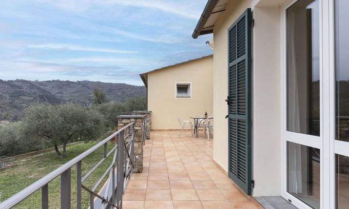 Costa dʼOneglia Villa | Hermoso apartamento en villa para 4 personas con A/C, WIFI, patio y mascotas permitida