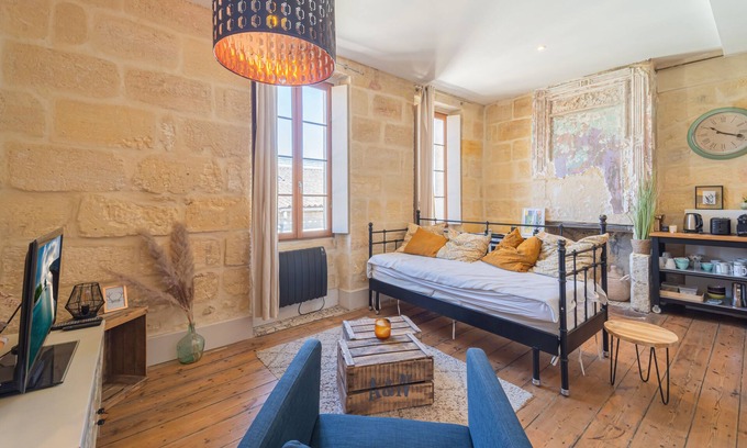 Bordeaux Sud Apartamento | Cosy apartment two minutes from the train station!