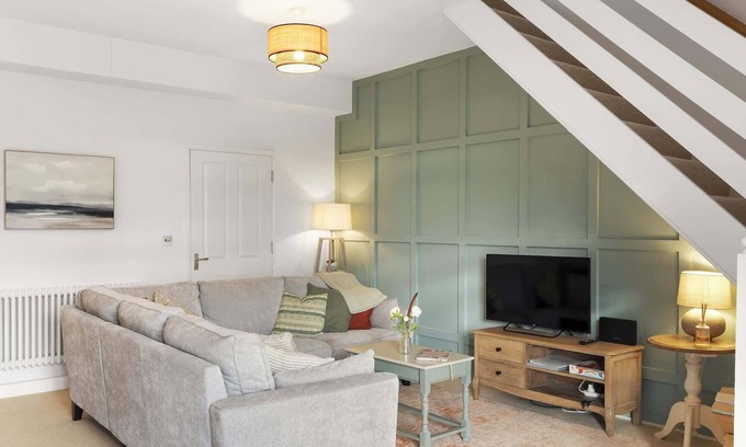 Newquay City Centre Casa | Cosy Cottage nr Bodmin Moor, Private Parking