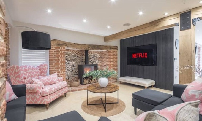Harston Cabaña | Cosy Countryside escape with hot-tub.Perfect family break/Entertaining friends!