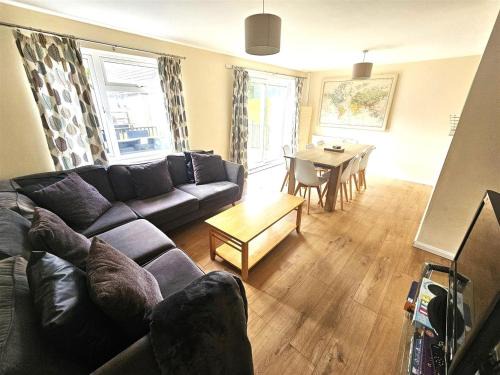 St. Ann's Chapel Casa | Cosy detached lodge, dog & child friendly with shared pools