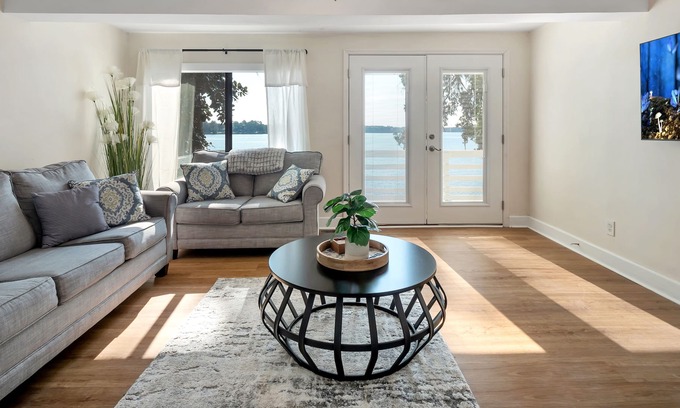 Quincy Casa | Cosy for 4 on Lake Talquin with dock and boathouse