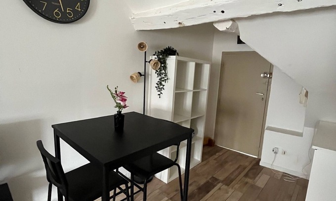 Bourgogne Apartamento | Cosy furnished studio in a quiet location near the Cathedral