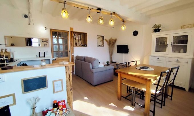 Montreuil-aux-Lions Casa | Cosy gîte garden terrace & dining options. Close to Disney