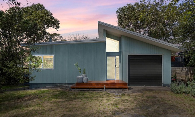 Broulee Casa | Cosy Getaway with Fireplace and Spacious Backyard