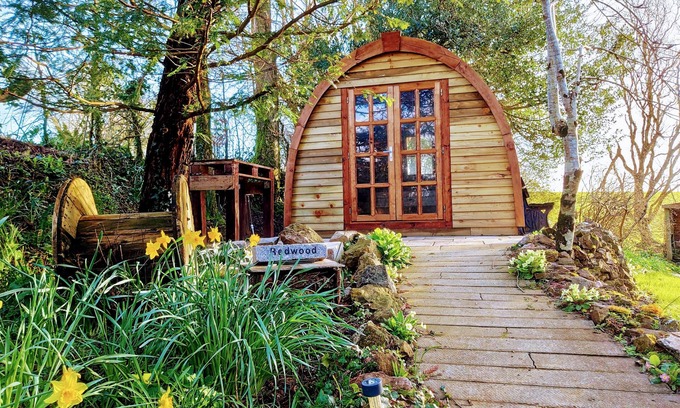 Saltash Cabina | 'Redwood' The Warming Wagon en The Greenhouse Spa Retreat - Glamping Cornwall