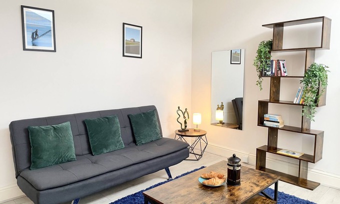 Prenton Apartamento | Cosy ground floor prenton flat close to Liverpool and Tranmere Football Club