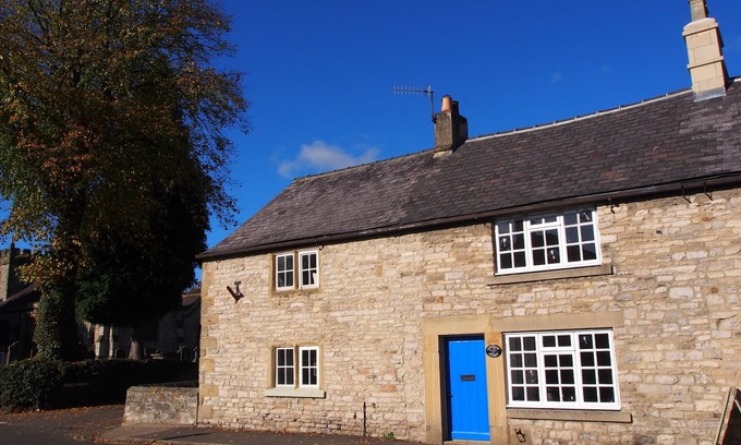 Ashford-in-the-Water Cabaña | Cosy historic cottage in beautiful village with shop, café, 2 pubs.