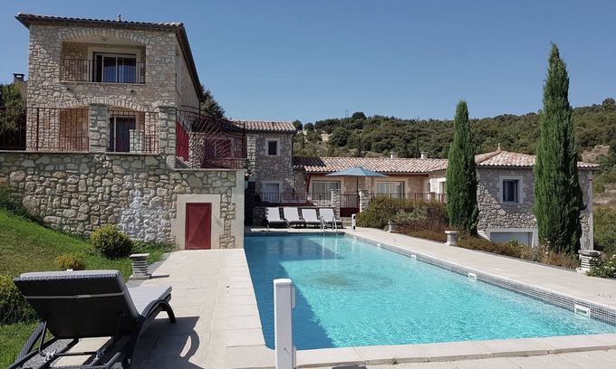 Saint-Ambroix Villa | Acogedora casa de vacaciones con vistas y piscina