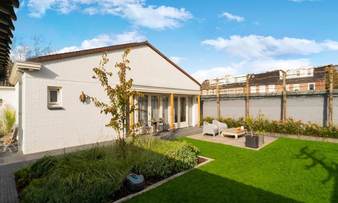 Kaatsheuvel Casa | Cosy holiday home with garden and hot tub