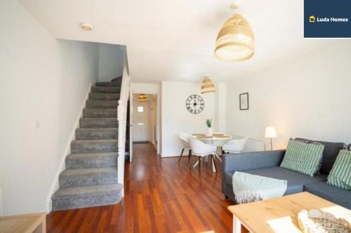 Slough Apartamento | Cosy Home, Heathrow and Windsor Castle, Sleeps 6