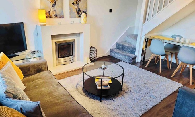 Whitefield Casa | Cosy Manchester Home|Free Wi-fi & Parking