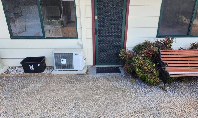 Bemm River Cabina | Cosy Nook Flat 2 - Comfortable, well-appointed holiday unit