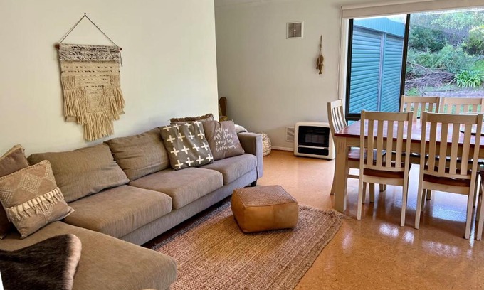 Waterhouse Casa | Cosy On Tobruk