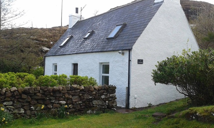 Fearnmore Cabaña | Acogedora casa de campo de crofter a orillas del lago Torridon, Idílica, que acepta mascotas