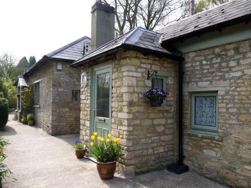 Cirencester Casa | Cosy Stone Cottage, The Bungalow Perrotts Brook