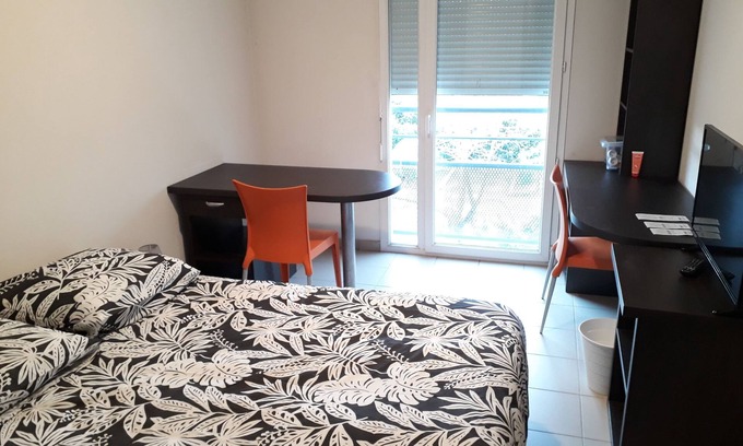 Saint-Priest-en-Jarez Apartamento | Acogedor estudio frente al Hospital del Norte.
