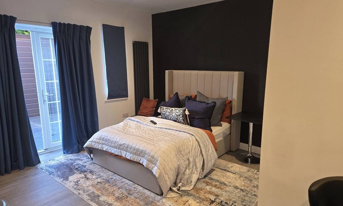 Willian Apartamento | Cosy Studio Apartment - Sleeps 2, Garden & Parking