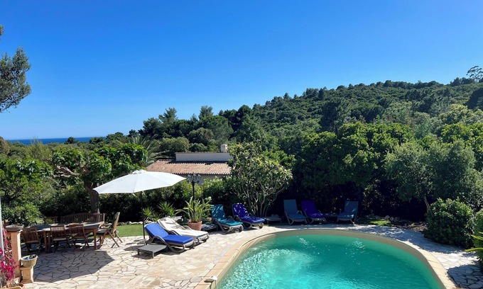 La Croix-Valmer Complejo | Costa Azul, La Croix Valmer Golf de St Tropez, villa con piscina privada y vistas al mar