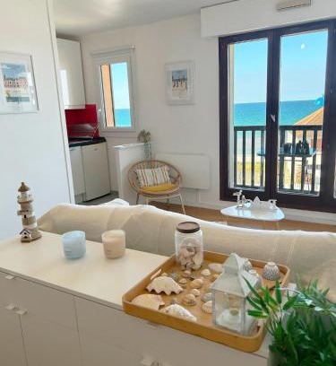 Villers-sur-Mer Apartamento | Cote et Mer Superbe appartement Front de Mer WIFI & PARKING