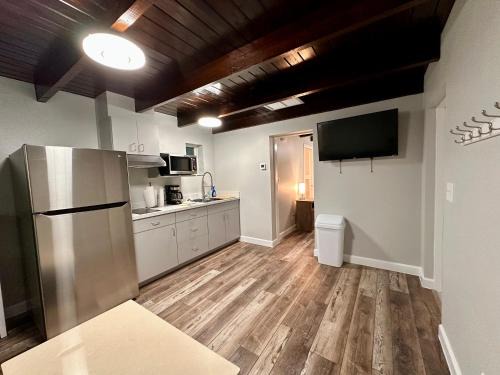 Tavares Casa | Cottage 35, Heron Hideaway - Dora Canal Court - a downtown, waterfront community