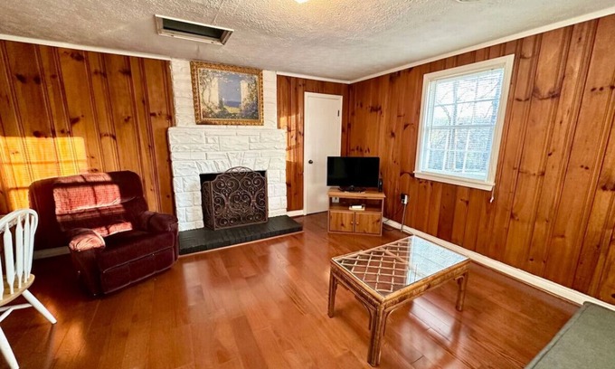 Nancy Cabina | Cottage 4- Lee’s Ford Marina
