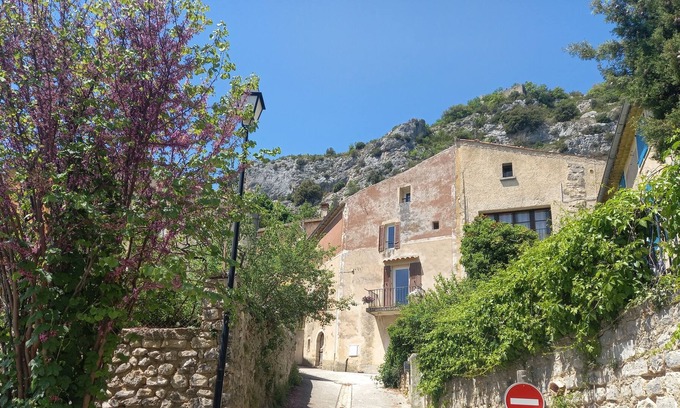 Monieux Apartamento | Cottage 5 pers., near Sault, pets allowed.