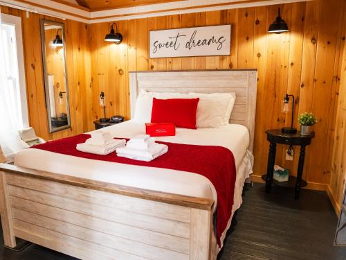 Wolfeboro Apartamento | Cottage 7 - Stand Alone Queen Bed Child Loft w Twin Private Bath Kitchenette Pets Allowed Fee applies