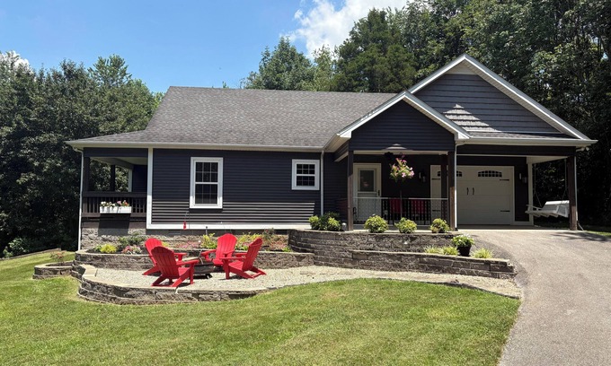 Bowling Green Cabaña | Cottage at Sunnyside/Private/5 Wooded Acres/Garage