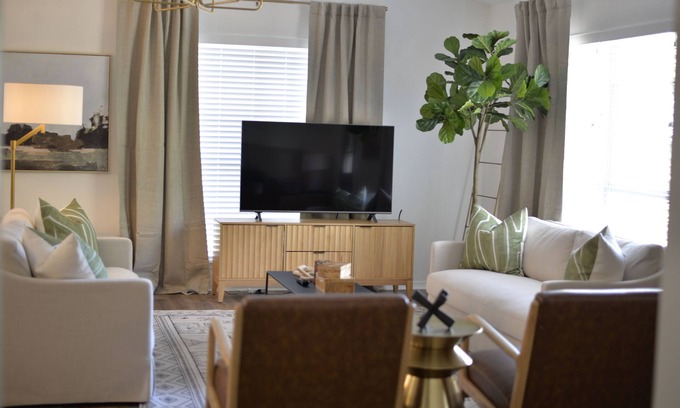 Marshall Casa | Cottage at The Creek- A Bear Creek Smokehouse Property