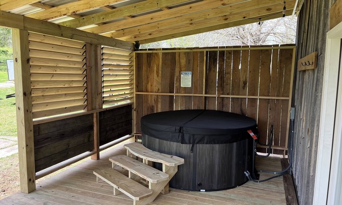 Denver Cabaña | Cottage by the Creek-One hour West of Nashville