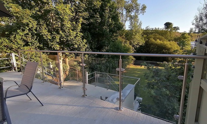 Abercych Cabaña | Cottage by the river with fishing.