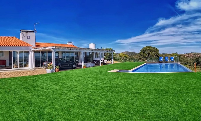 Santa Margarida da Serra Cabaña | Casita de campo 'Cardos Villa - Private Swimming' con vistas a la montaña, piscina privada y Wi-Fi