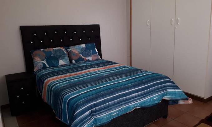 Greater Johannesburg Metropolitan Area Casa | Cottage, close to UJ, Milpark, Wits