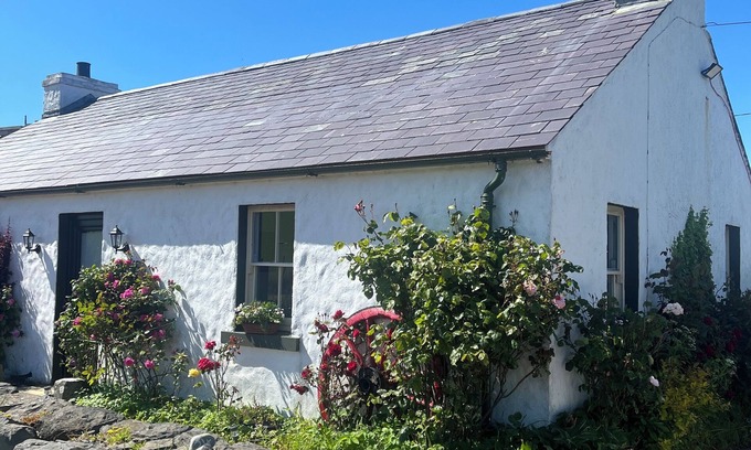 Ballycastle Cabaña | Cottage in Ballintoy, Causeway Coast - sleeps 5