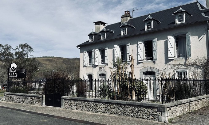 Aramits Casa | Casa rural en antigua residencia 'Etape En Barétous' con terraza privada, jardín privado y Wi-Fi