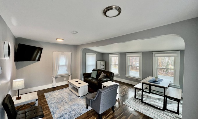 Portage Lakes Casa | Cottage in Portage Lakes! Close to everything!