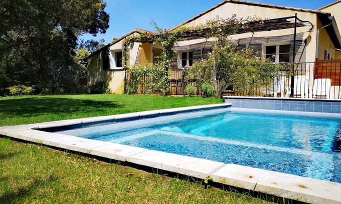 Loriol-du-Comtat Casa | Casa de campo en las afueras de Via Venaissia