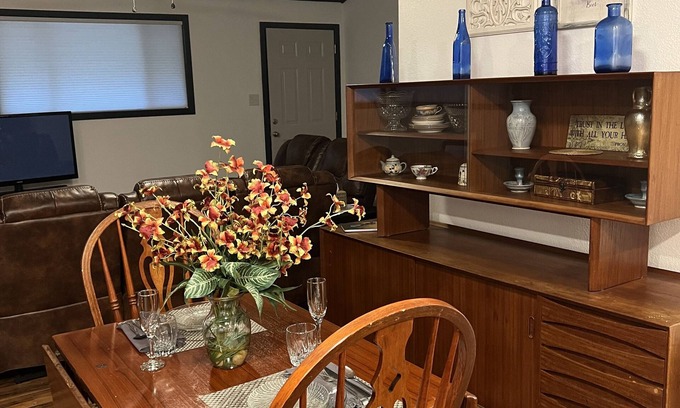 Jones Mills Cabaña | Cottage in the woods. In a safe gated community near Lake Catherine.