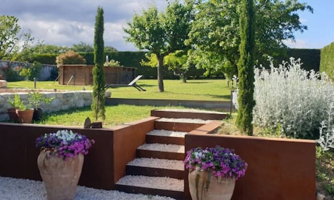 La Batie-Rolland Otro | Cottage "La cour joyeuse" with a painter'studio