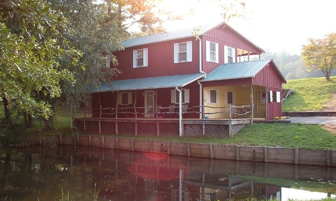 Mills River Cabaña | Cottage, Private Fishing Pond almacén, gran vista, Mills Zona Río